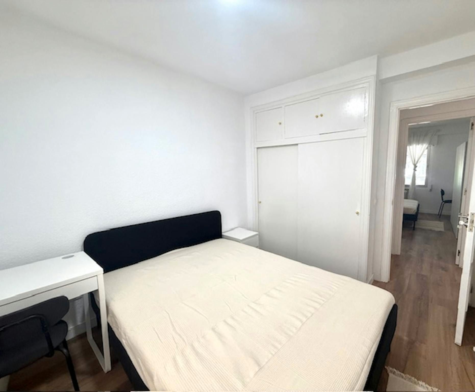 Bedroom of Flat to share in Móstoles  with Heating, Private garden and Furnished