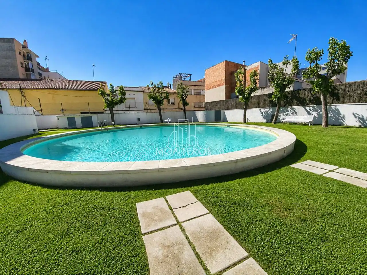 Piscina de Dúplex en venta en Sabadell con Aire acondicionado, Calefacción y Balcón