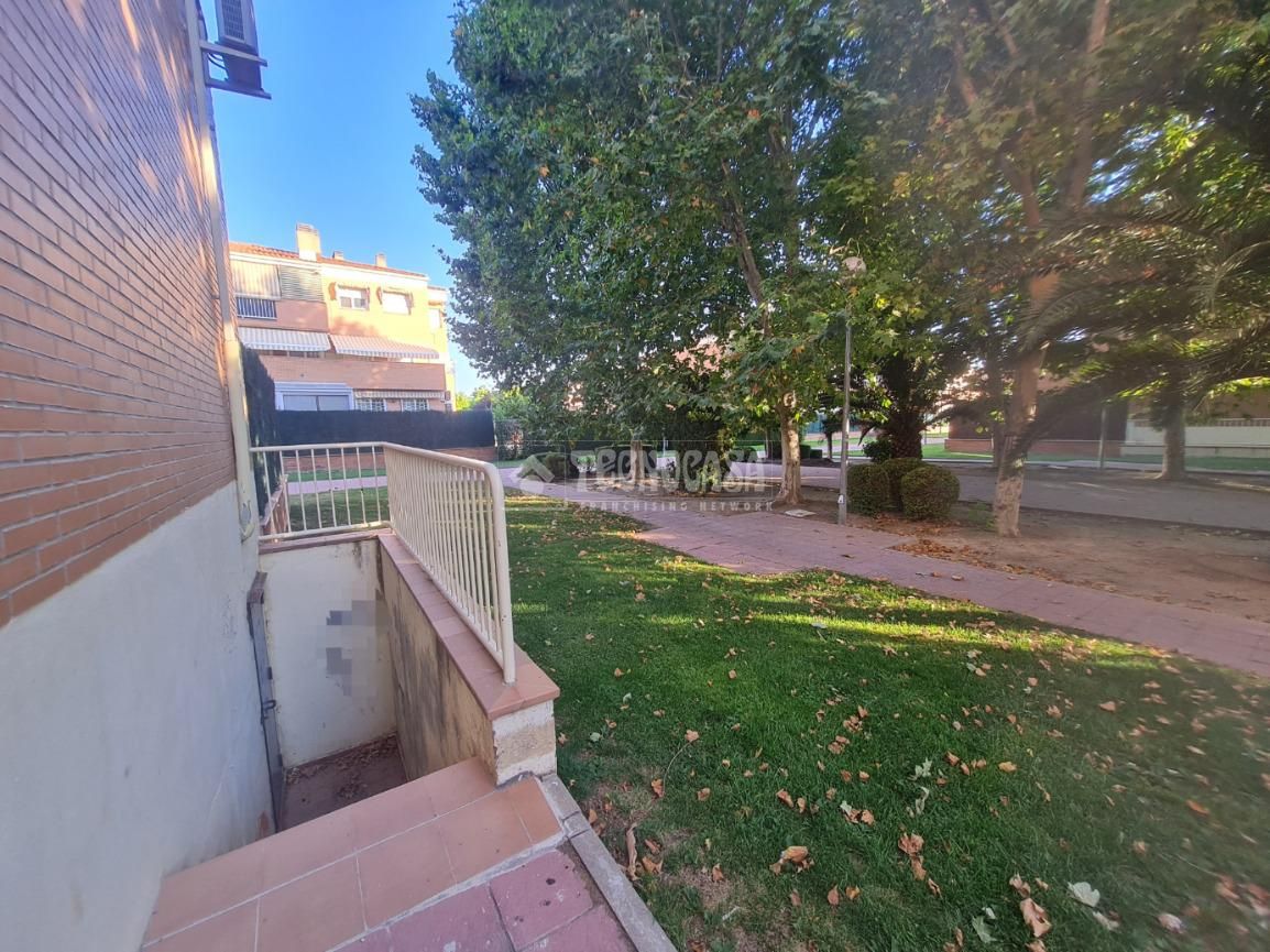 Exterior view of Box room for sale in Velilla de San Antonio