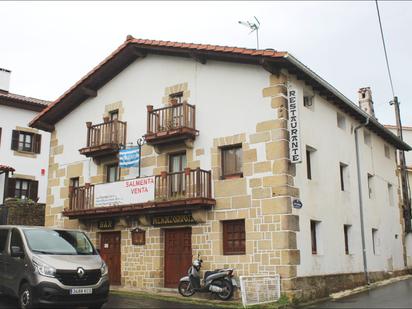 Vista exterior de Casa o xalet en venda en Donostia - San Sebastián  amb Aire condicionat i Balcó