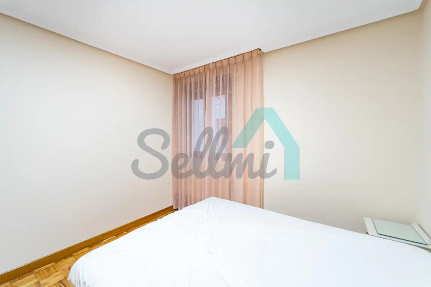 Schlafzimmer von Wohnung zur Miete in Parres mit Heizung, Parkett und Terrasse