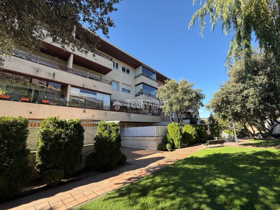 Vista exterior de Pis en venda en Collado Villalba amb Calefacció, Parquet i Terrassa