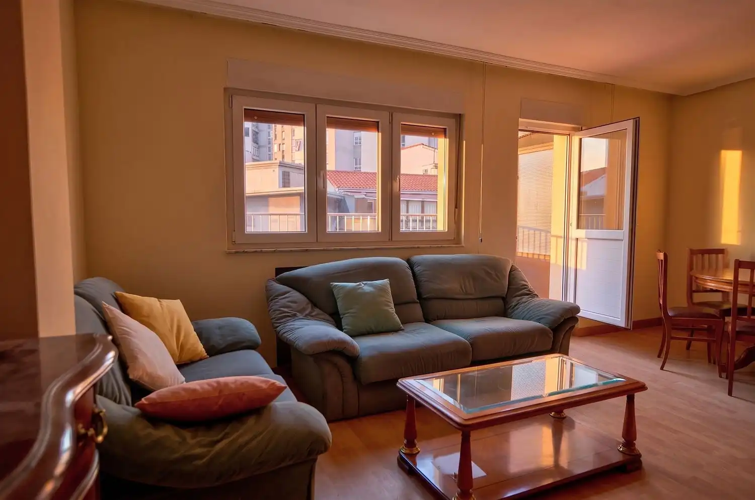 Wohnzimmer von Wohnung zum Verkauf in Oviedo  mit Heizung, Terrasse und Schwimmbad