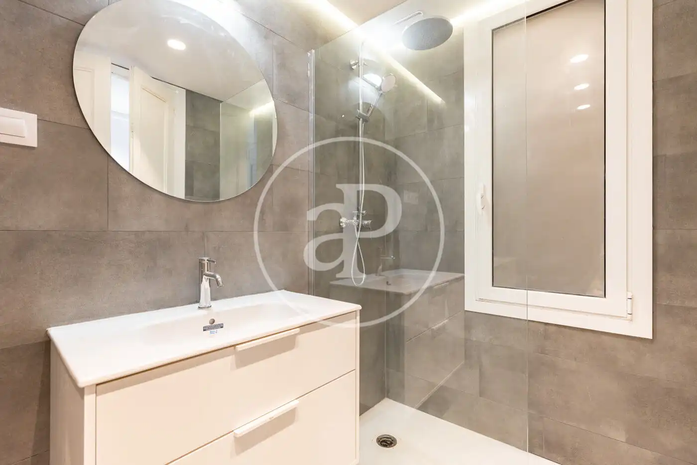 Badezimmer von Wohnung zur Miete in Barcelona mit Klimaanlage, Heizung und Möbliert