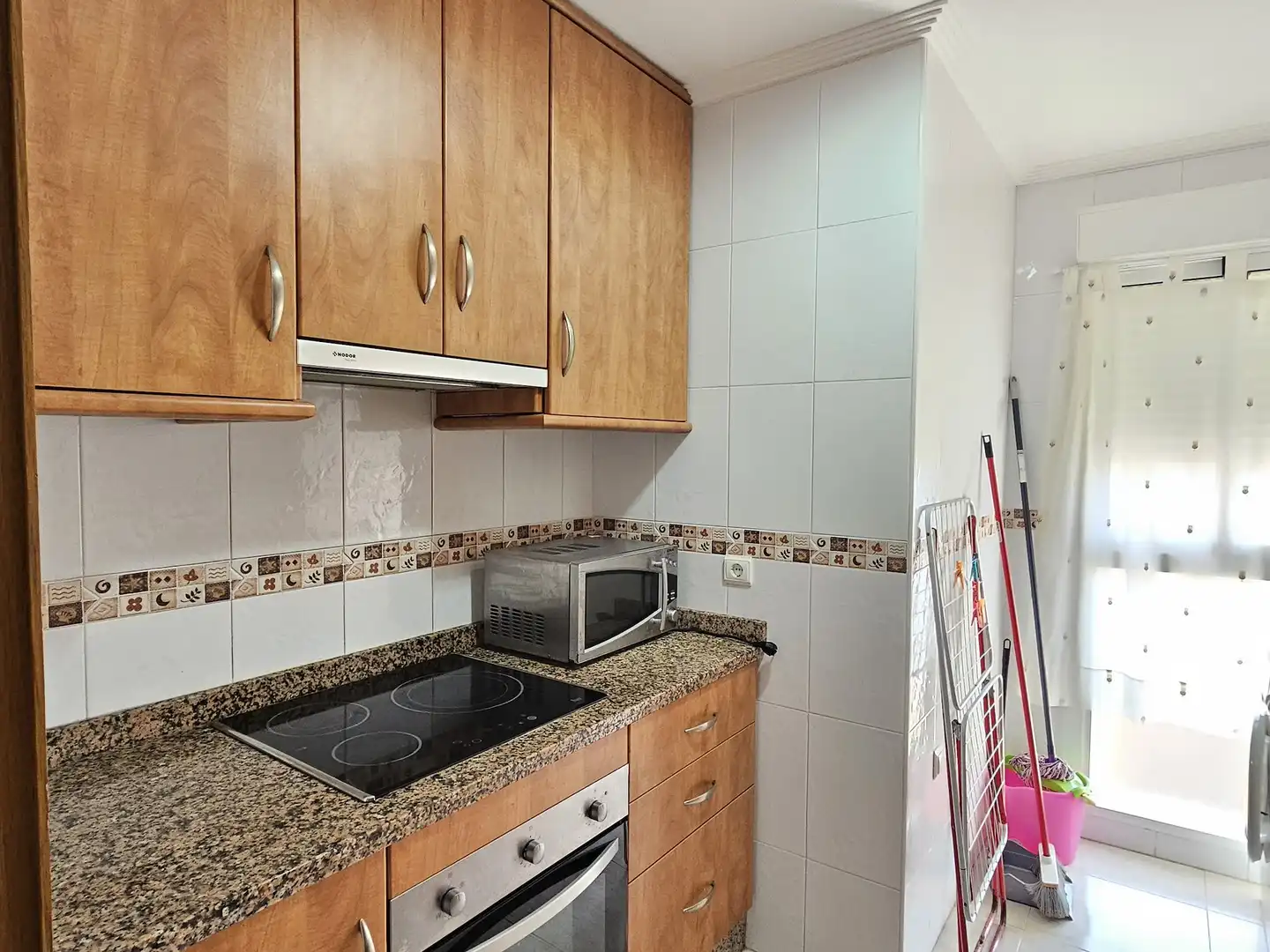 Cocina de Piso de alquiler en Santa Pola con Terraza y TV