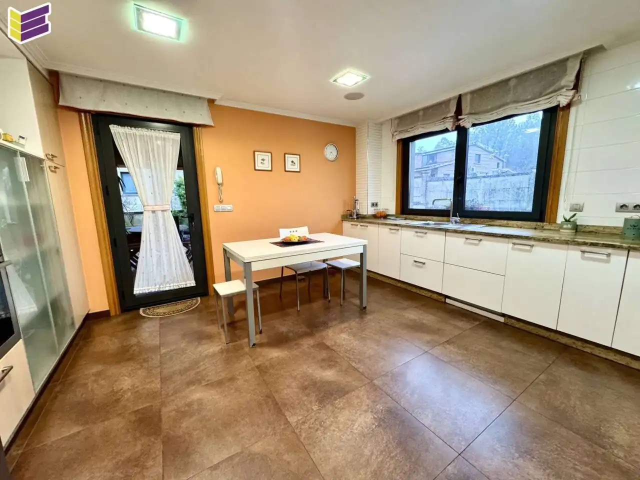 Cuina de Casa o xalet en venda en O Porriño   amb Calefacció, Jardí privat i Parquet