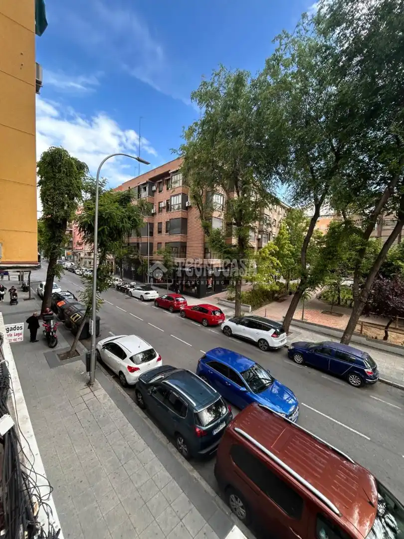 Vista exterior de Piso en venta en Madrid con Calefacción y Terraza
