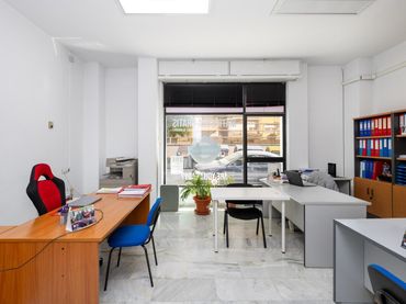 Business premises for sale in Calle Cisne 10