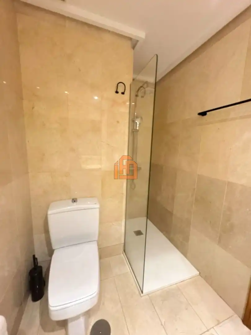 Baño de Piso de alquiler en León Capital  con Calefacción, Parquet y Terraza