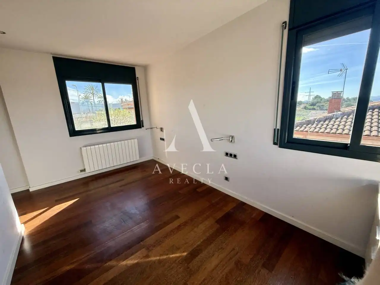 Dormitori de Casa o xalet en venda en Rubí amb Calefacció, Jardí privat i Parquet