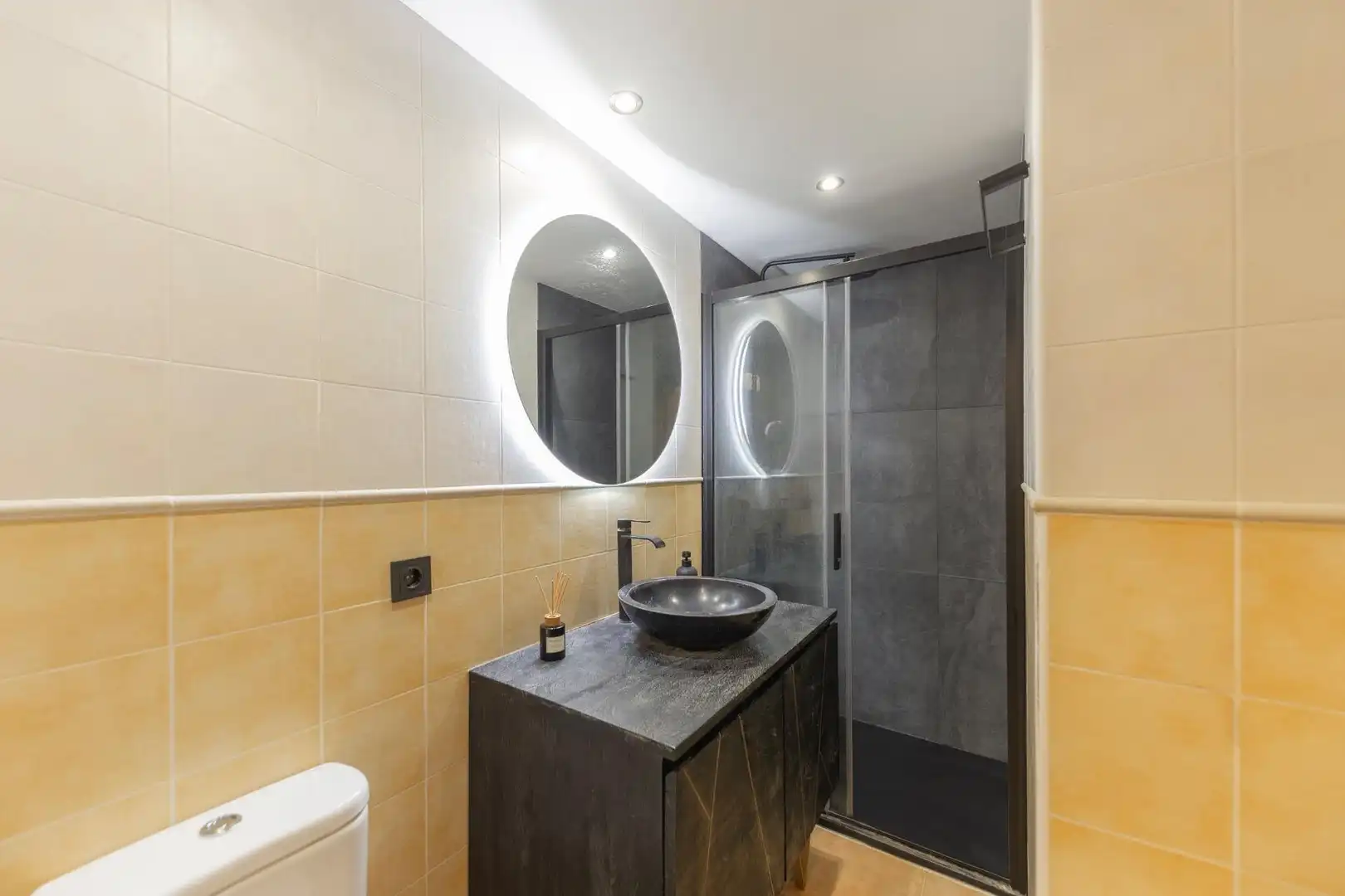 Bathroom of Flat for sale in Llucmajor  with Air Conditioner, Heating and Private garden