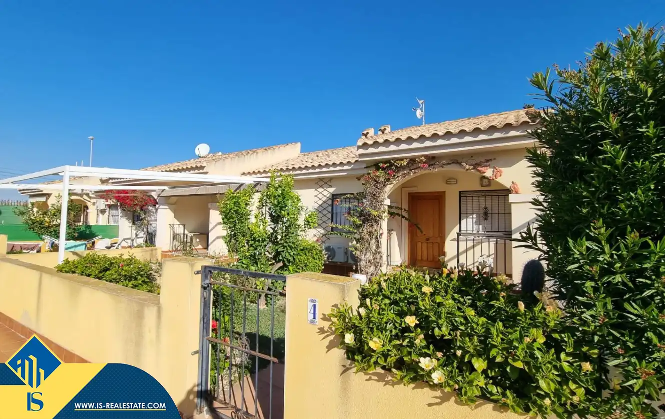 Vista exterior de Casa adosada en venta en Guardamar del Segura con Aire acondicionado, Calefacción y Terraza