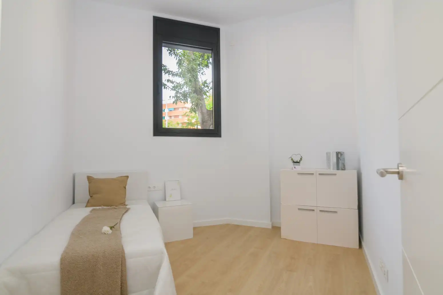 Dormitori de Pis en venda en Cornellà de Llobregat amb Calefacció, Parquet i Terrassa