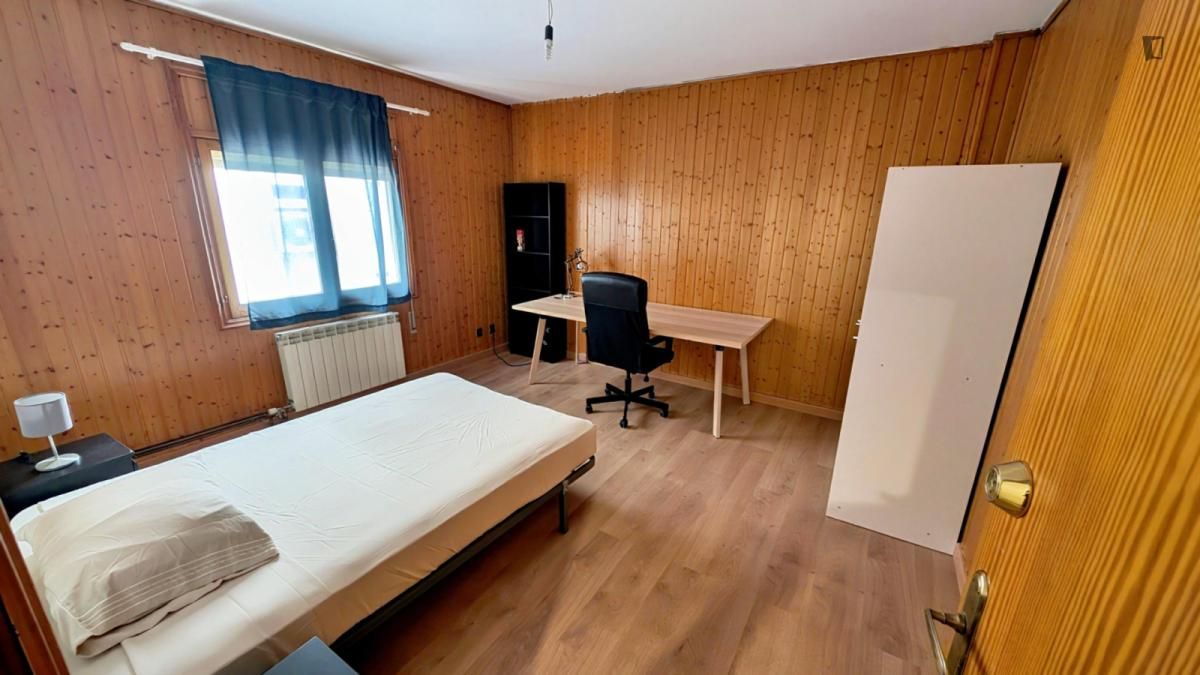 Dormitori de Apartament per a compartir en  Zaragoza Capital amb Calefacció, Moblat i Forn