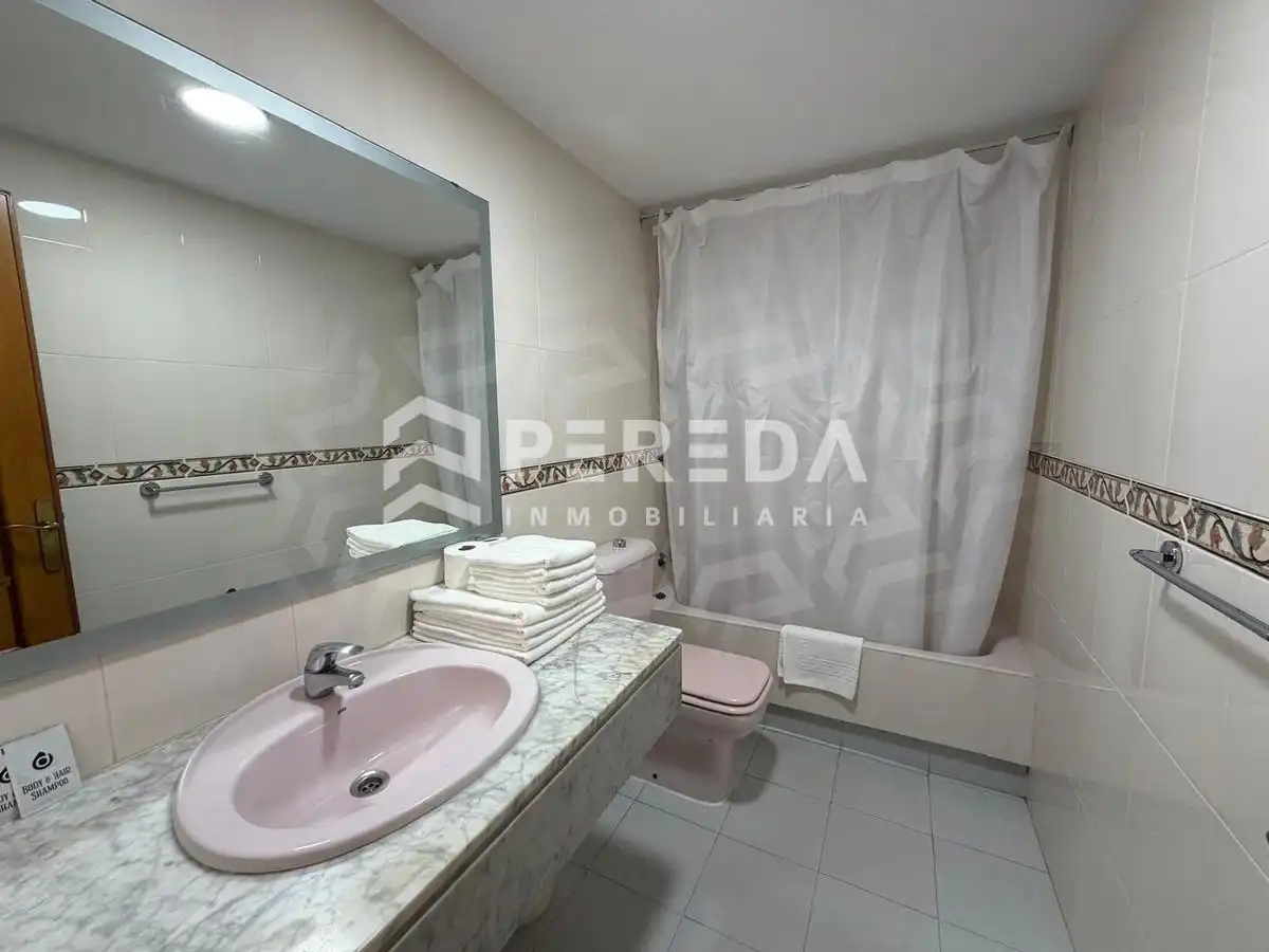Baño de Apartamento en venta en Roquetas de Mar con Aire acondicionado, Jardín privado y Terraza