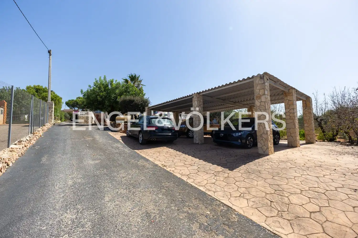 Parking of Houses for sale in Montserrat  with Air Conditioner, Heating and Private garden