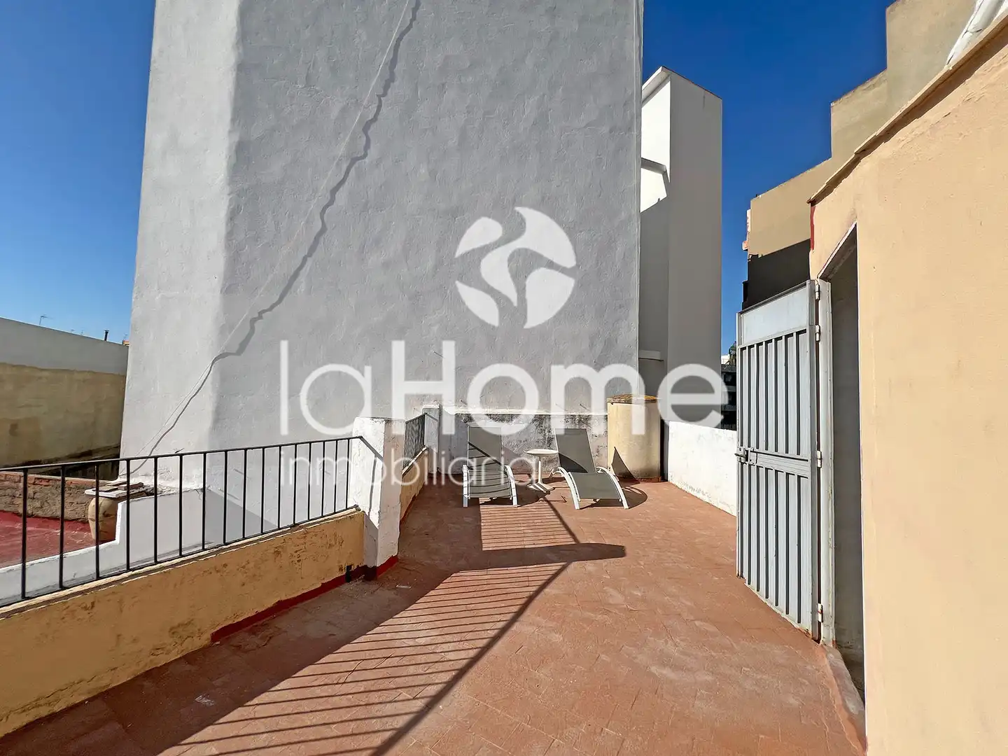 Vista exterior de Casa adosada en venta en Paterna con Aire acondicionado, Terraza y Horno