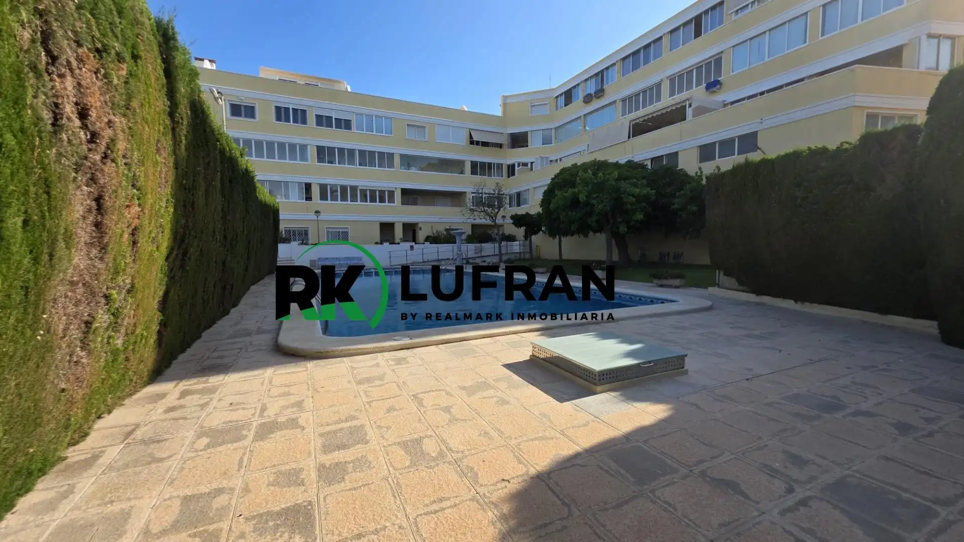 Schwimmbecken von Wohnung zum Verkauf in El Campello mit Klimaanlage, Privatgarten und Terrasse