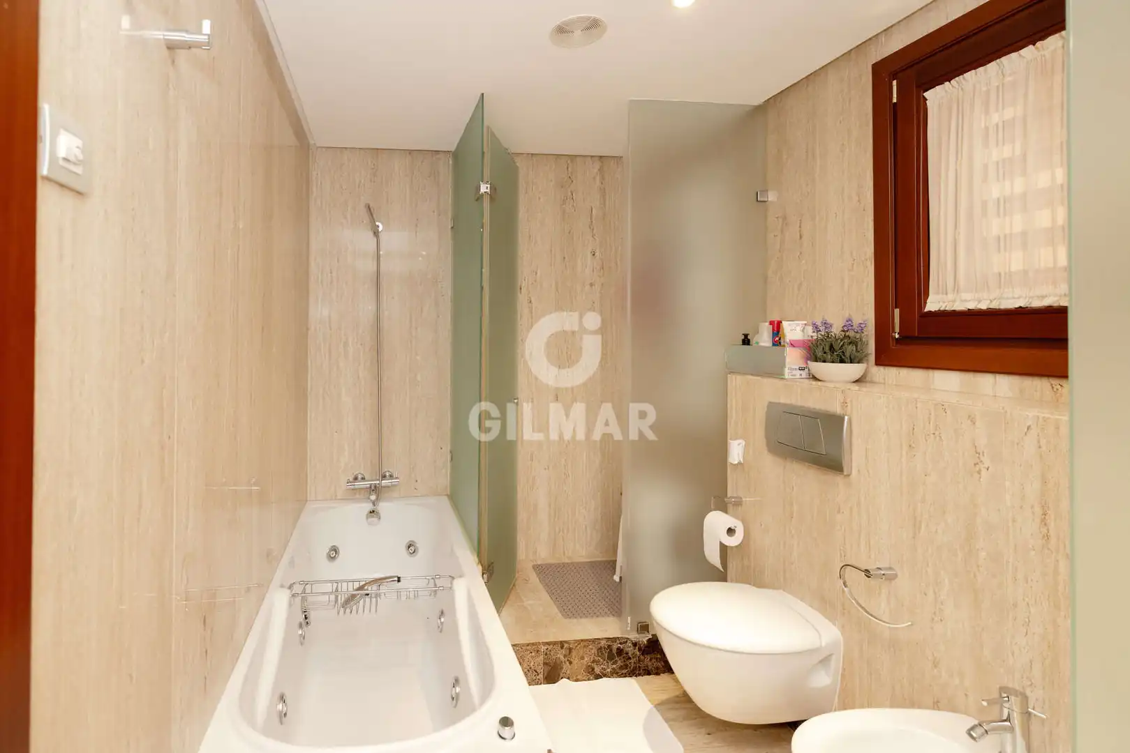 Baño de Planta baja en venta en Estepona con Calefacción, Jardín privado y Trastero