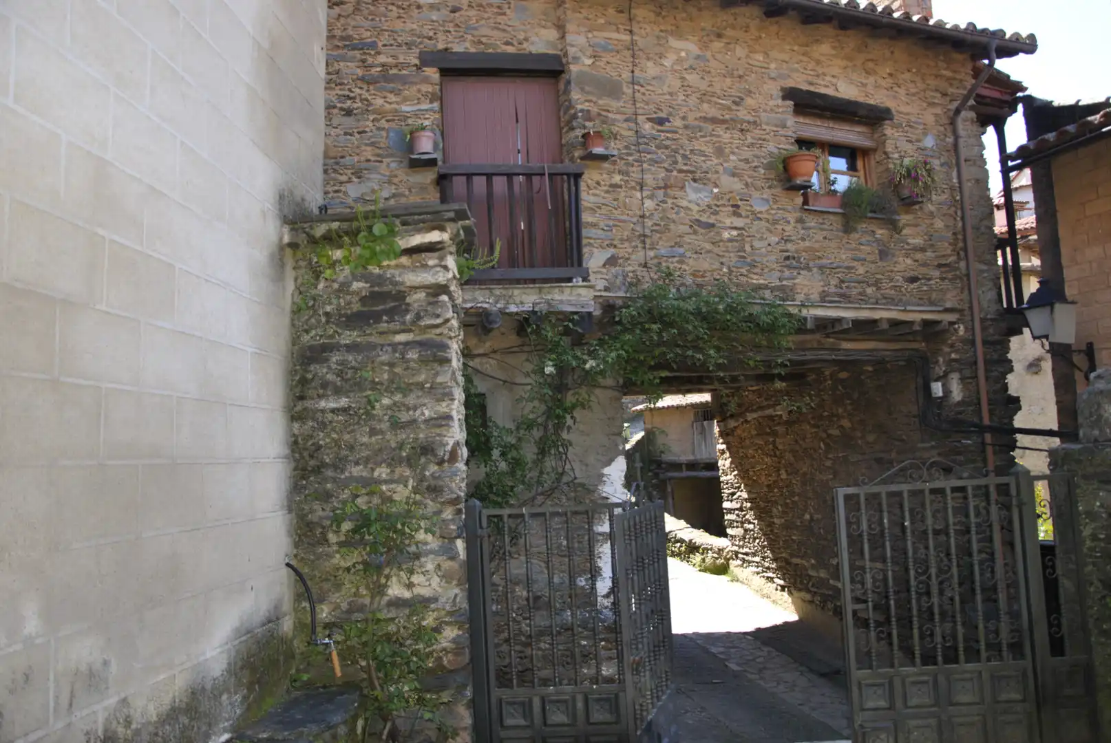 Vista exterior de Finca rústica en venda en Robledillo de Gata amb Aire condicionat, Calefacció i Jardí privat