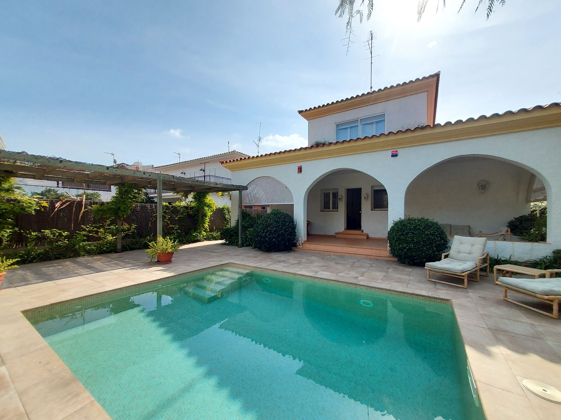 Piscina de Casa o xalet en venda en El Vendrell amb Aire condicionat, Calefacció i Jardí privat