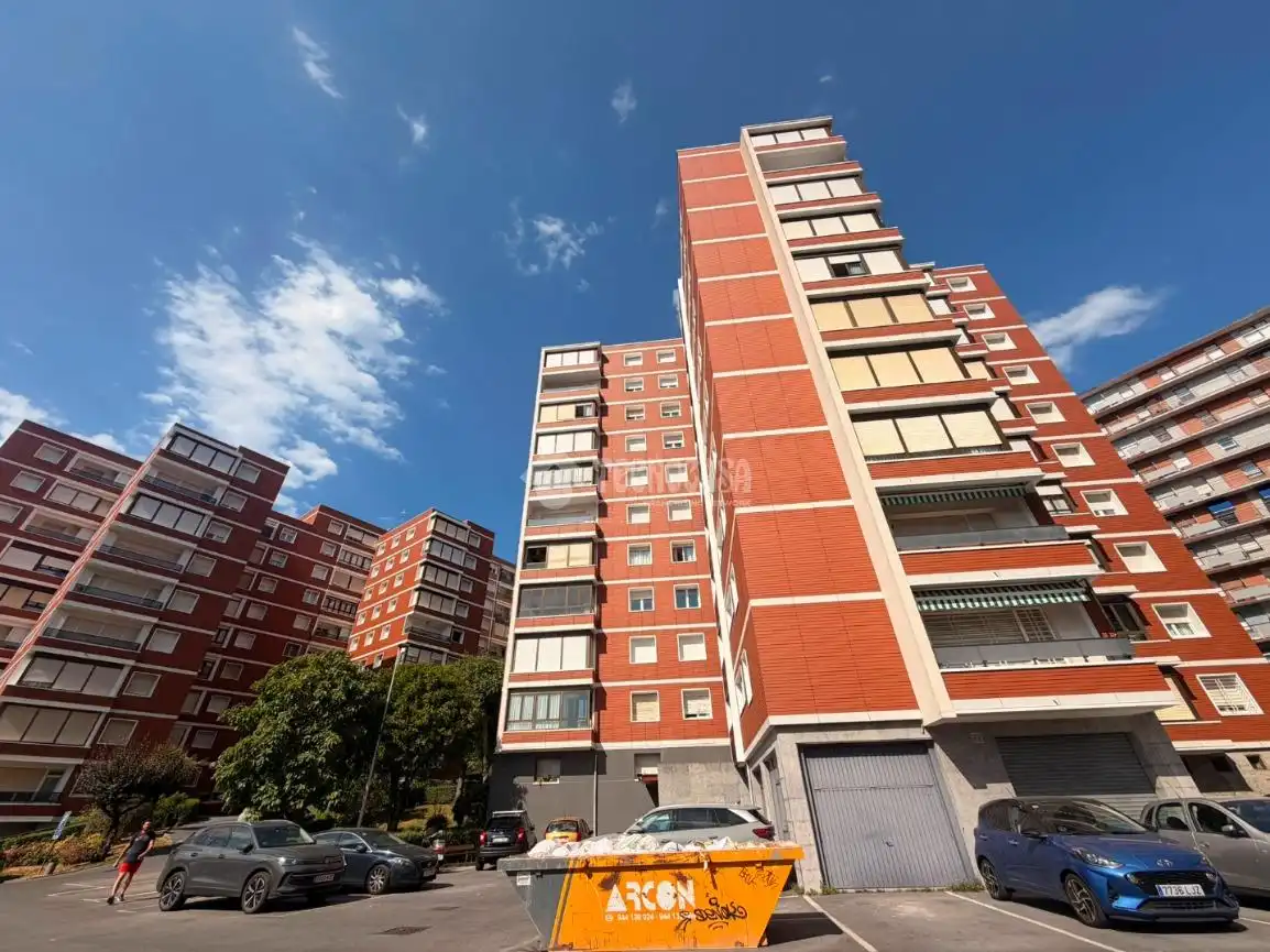 Vista exterior de Piso en venta en Bilbao  con Calefacción, Amueblado y Balcón