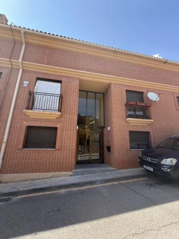 Vista exterior de Pis en venda en Los Santos de la Humosa amb Aire condicionat, Calefacció i Traster