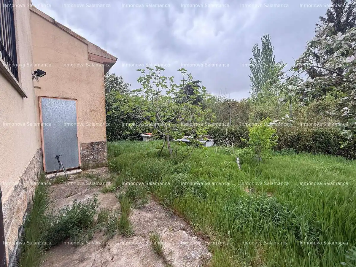 Casa o xalet en venda en Membribe de la Sierra amb Calefacció, Jardí privat i Moblat