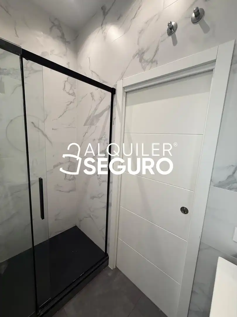 Baño de Estudio de alquiler en Madrid con Aire acondicionado y Calefacción