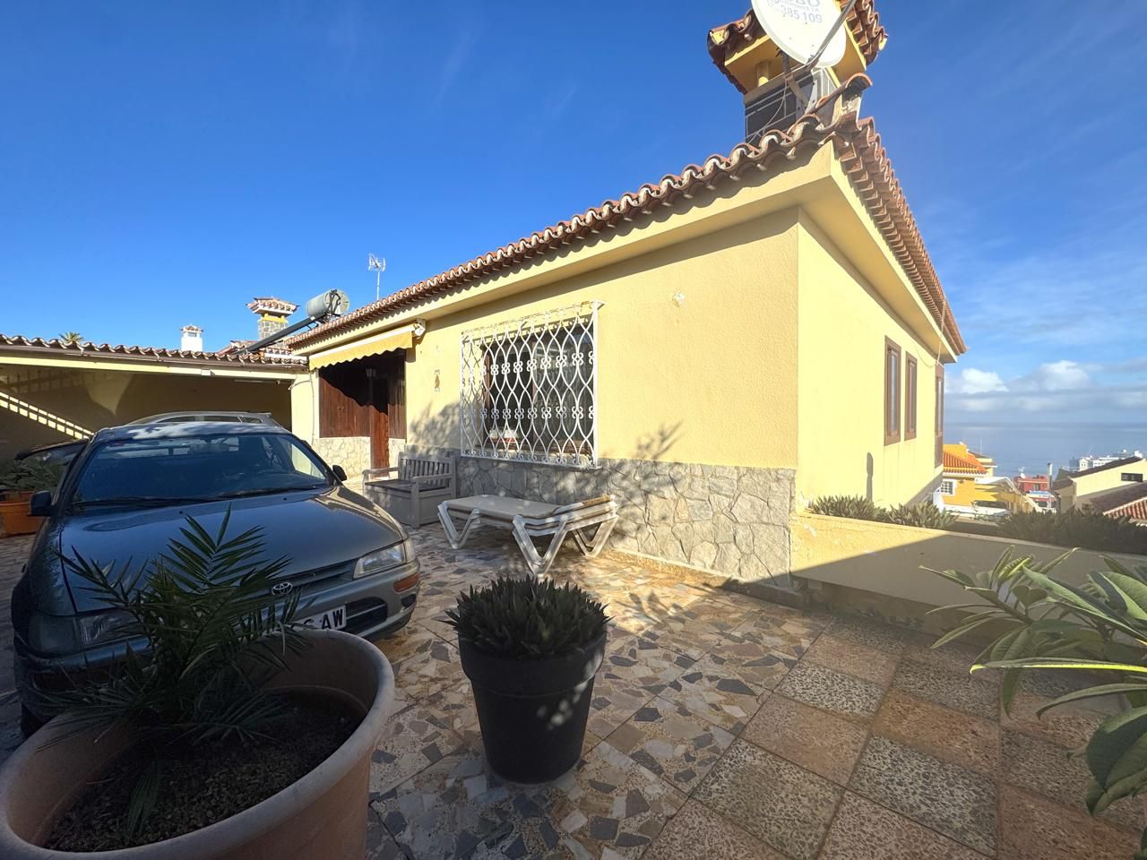 Vista exterior de Casa o xalet en venda en Los Realejos amb Jardí privat i Terrassa