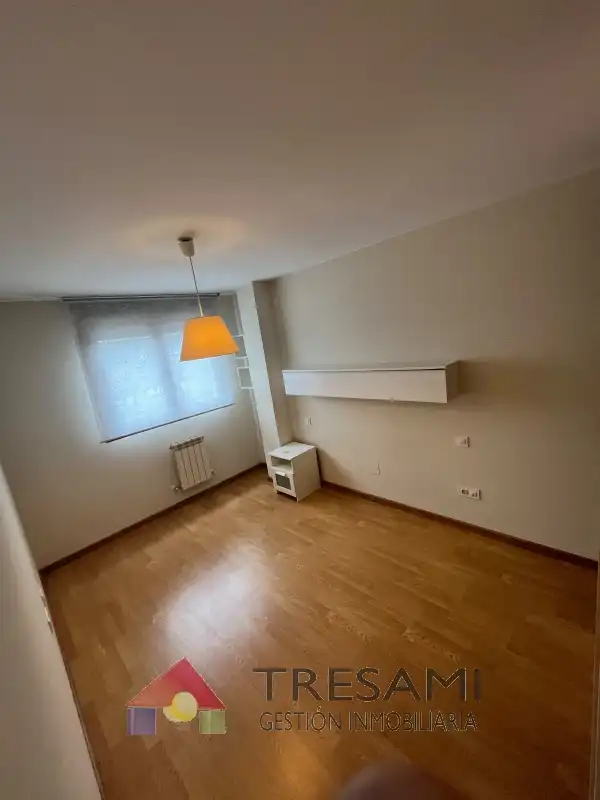 Bedroom of Flat for sale in Villaviciosa  with Heating, Storage room and Furnished