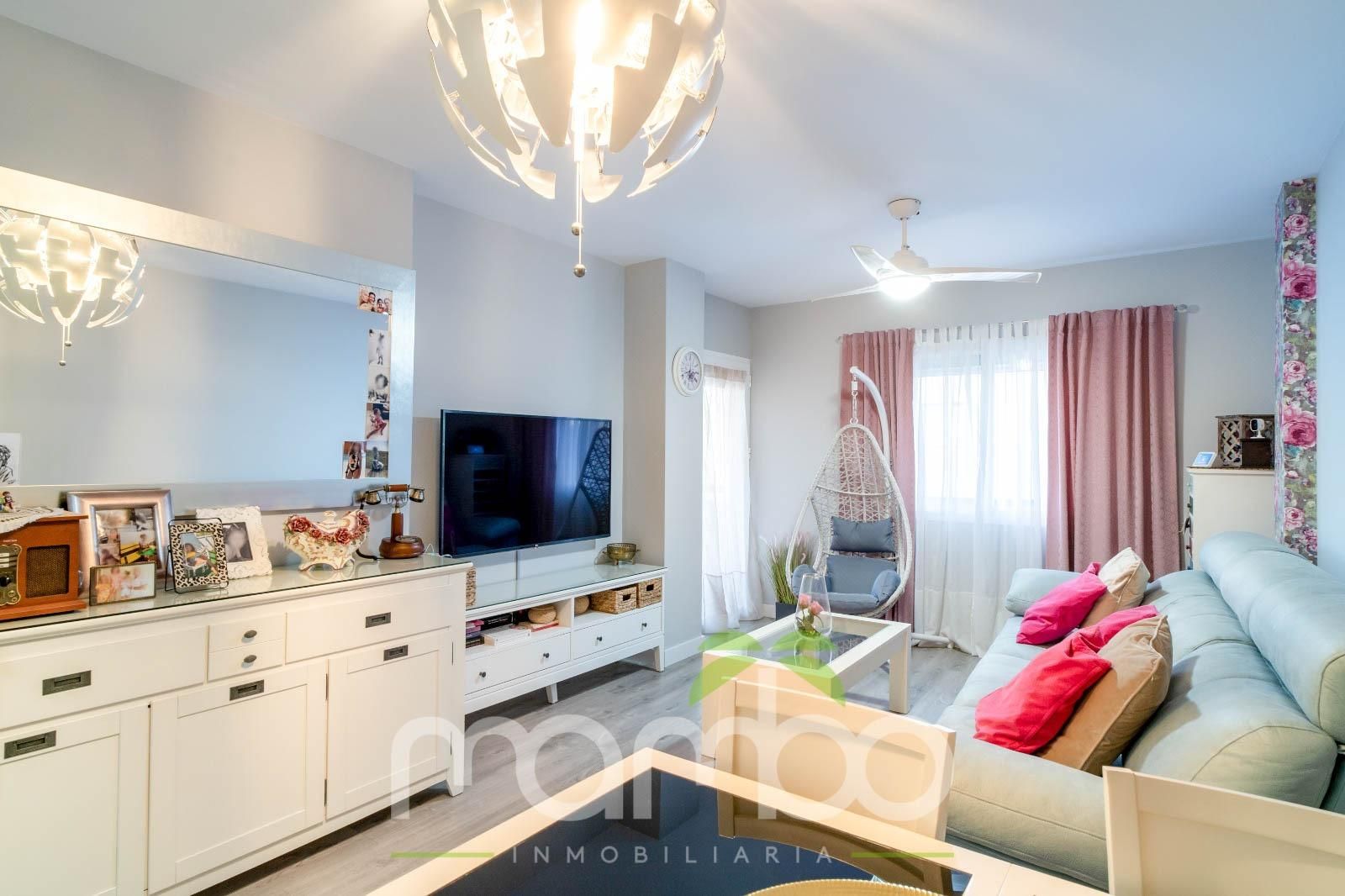 Sala d'estar de Pis en venda en Vélez-Málaga amb Aire condicionat, Calefacció i Jardí privat