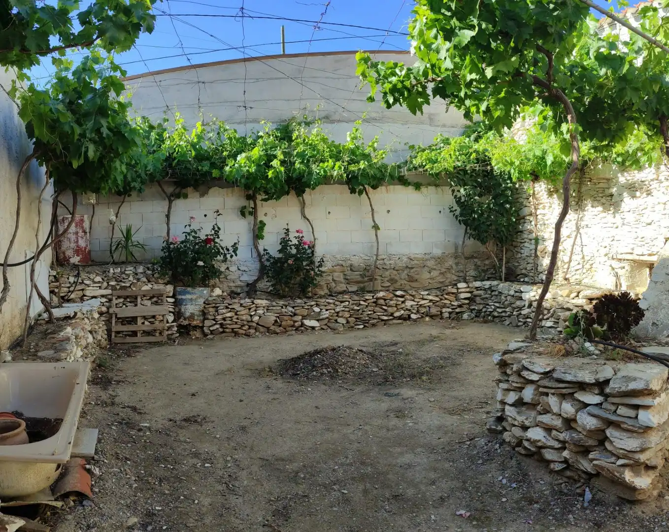 Garden of Commercial properties for sale in Tahal
