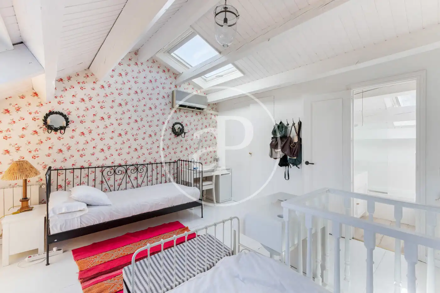 Habitación de Casa adosada en venta en La Moraleja con Aire acondicionado, Calefacción y Jardín privado
