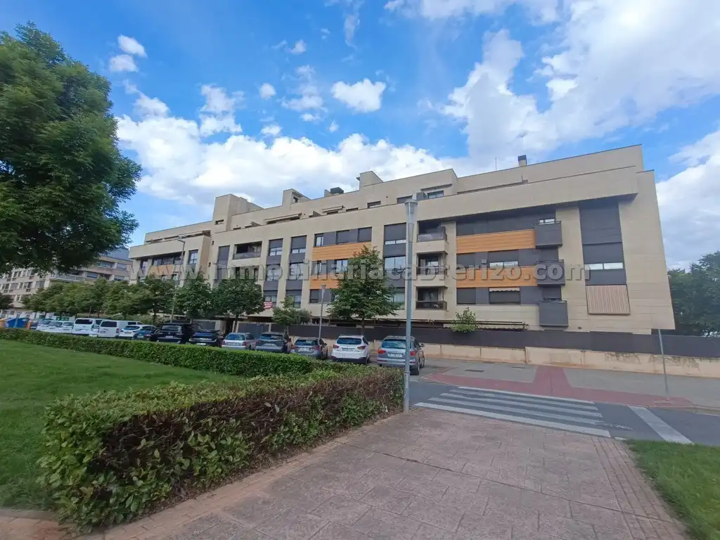 Vista exterior de Apartamento en venta en  Logroño con Aire acondicionado, Calefacción y Parquet