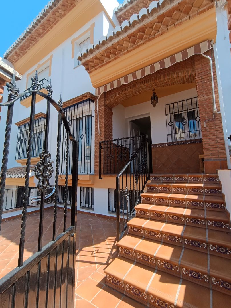 Casa adosada de lloguer en La Zubia amb Aire condicionat, Calefacció i Moblat