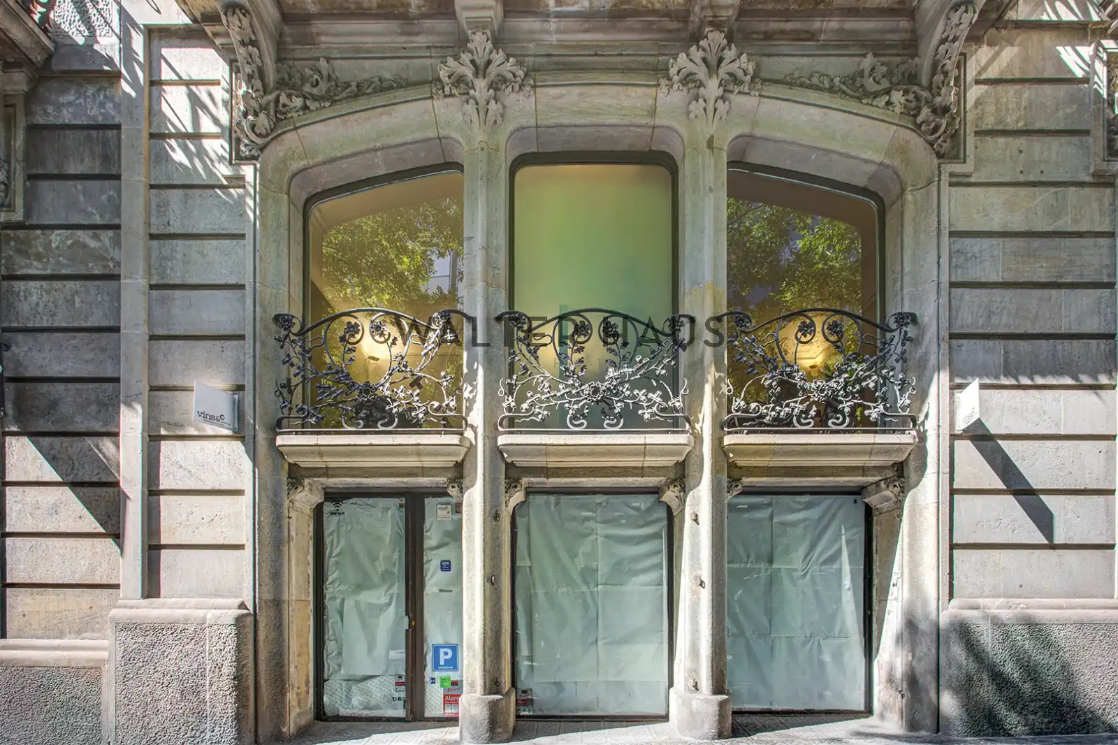 Exterior view of Commercial properties for rent in Barcelona  with Air Conditioner