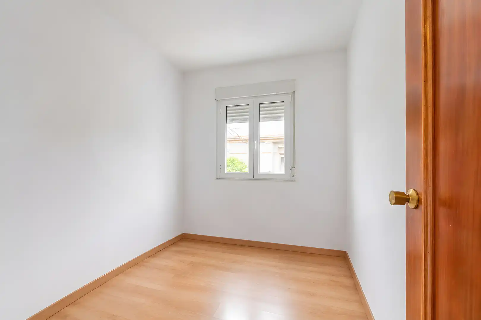 Habitación de Casa adosada en venta en Pozuelo de Alarcón con Aire acondicionado, Calefacción y Jardín privado