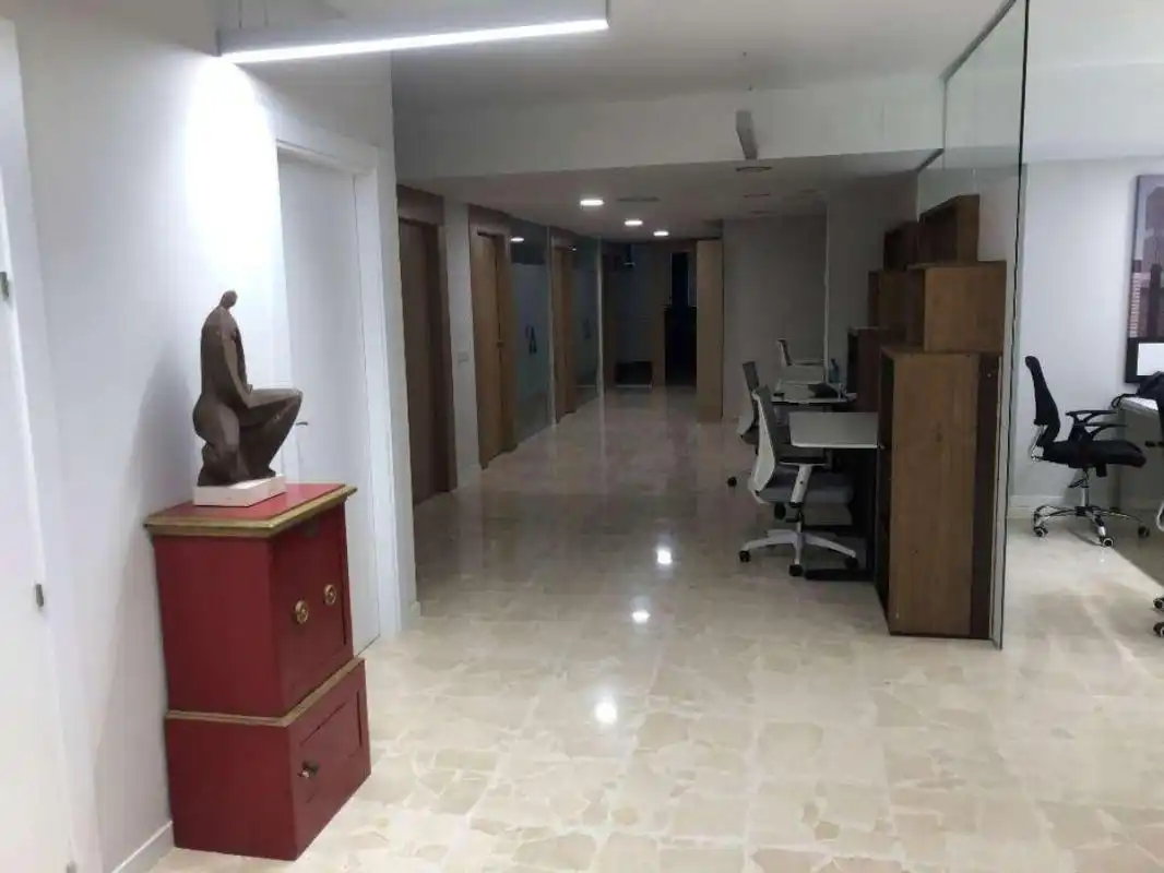 Oficina en venda a Avenida de la República Argentina