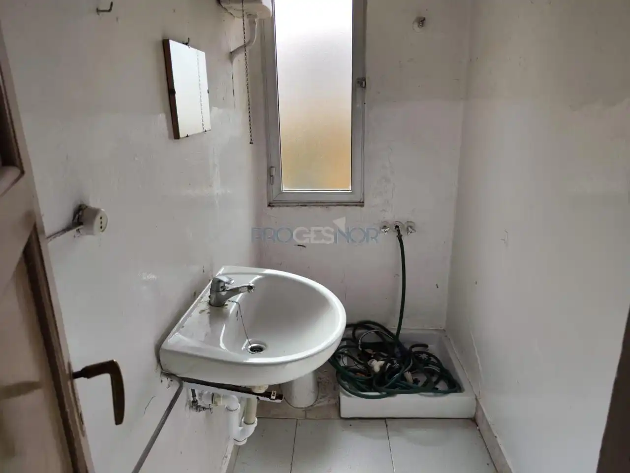 Bany de Casa o xalet en venda en León Capital  amb Jardí privat i Traster