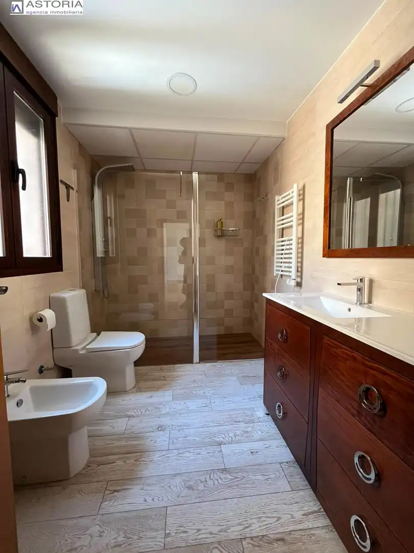 Badezimmer von Wohnung zur Miete in Granada mit Heizung und Terrasse