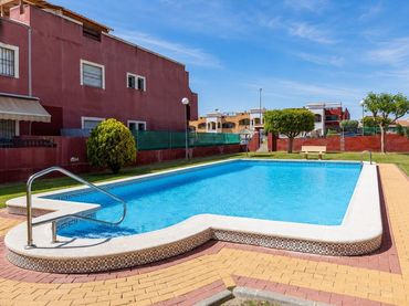 Bungalow mit Pool zum Verkauf in Calle L-2 LAGO SOL
