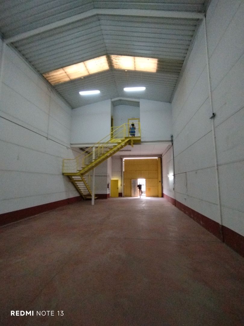 Industrial buildings to rent in Pinto