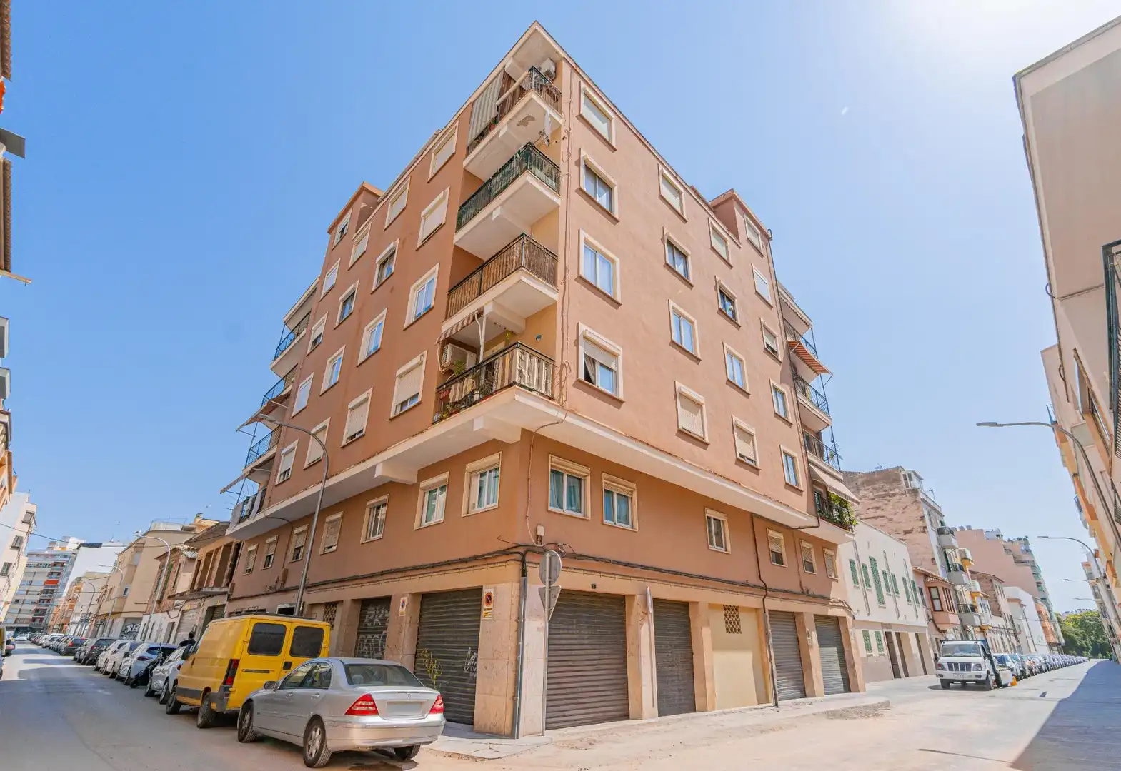 Außenansicht von Wohnungen zum Verkauf in  Palma de Mallorca mit Klimaanlage, Terrasse und Balkon