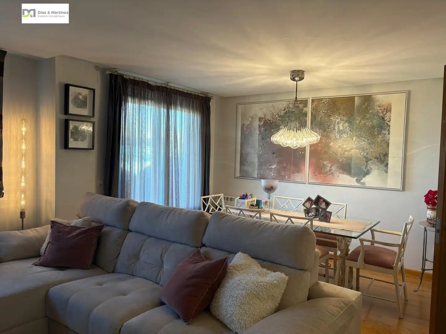 Sala de estar de Casa o chalet en venta en San Andrés del Rabanedo con Calefacción, Jardín privado y Parquet