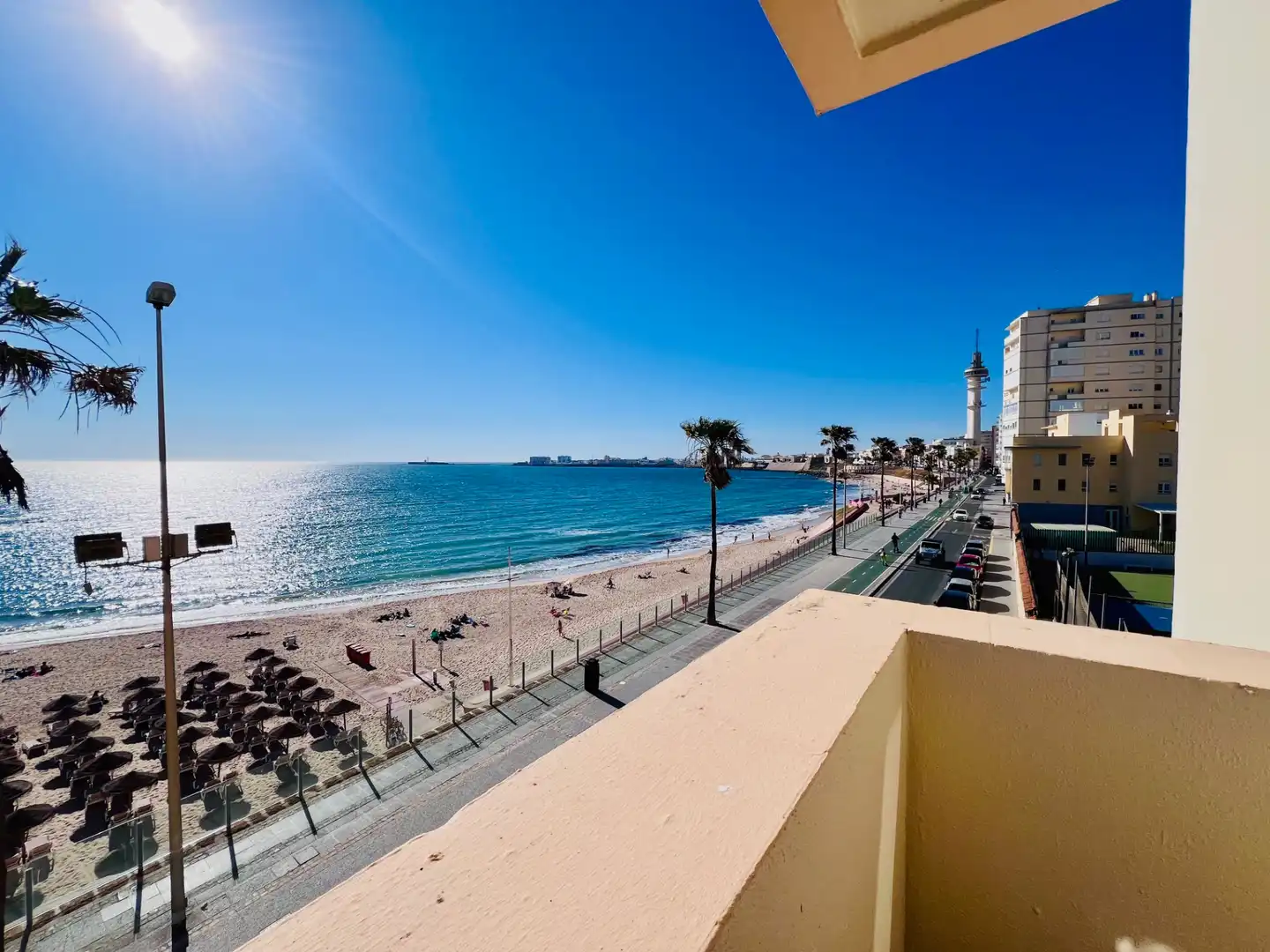 Vista exterior de Piso en venta en Cádiz con Terraza y Amueblado