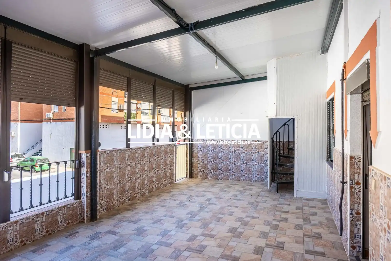 Vista exterior de Casa o xalet en venda en Alcalá de Guadaira amb Aire condicionat i Terrassa