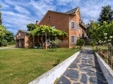 Casa bifamiliare con piscina in vendita a Griñón