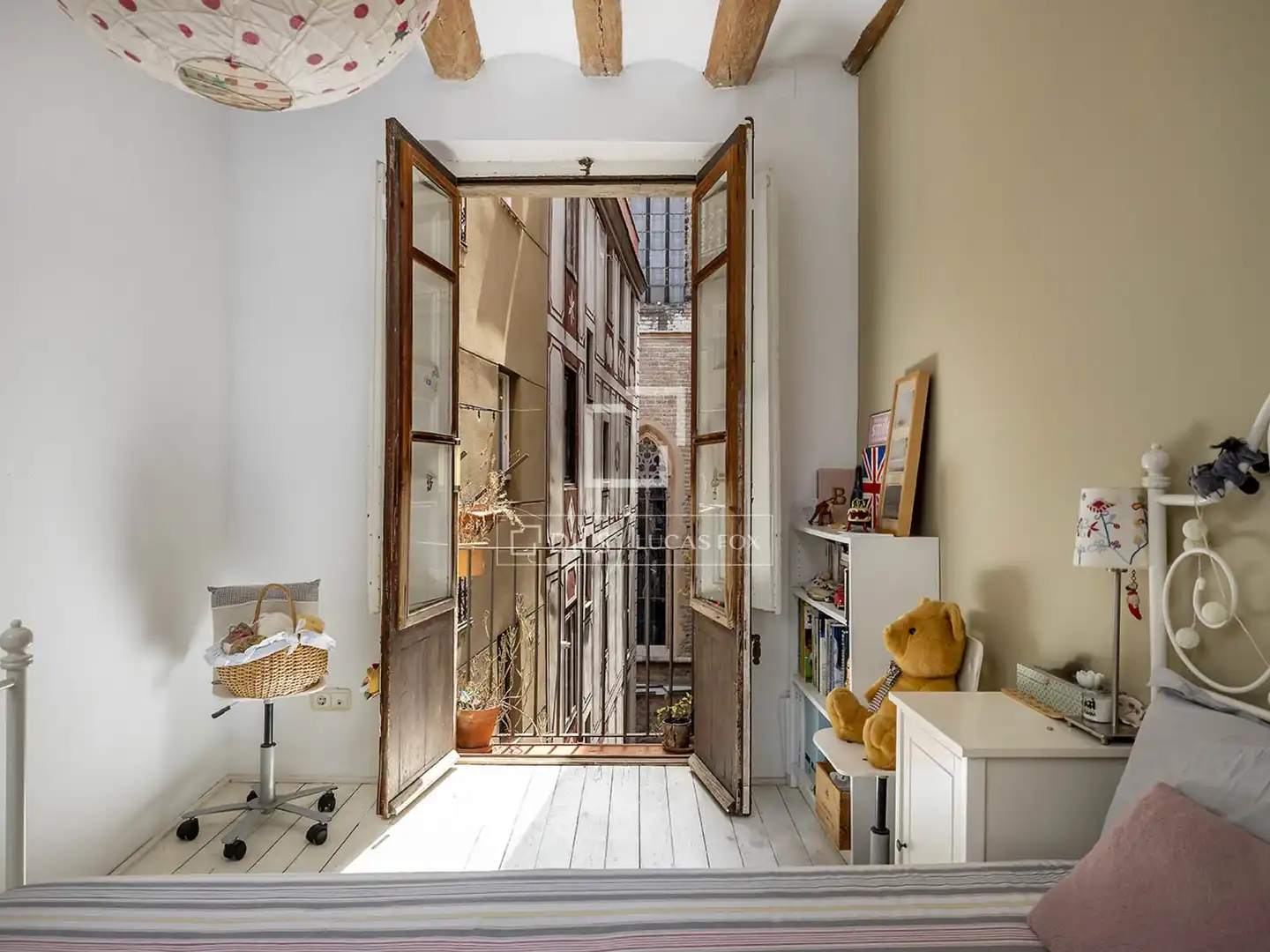 Vista exterior de Piso en venta en Barcelona con Parquet, Terraza y Balcón
