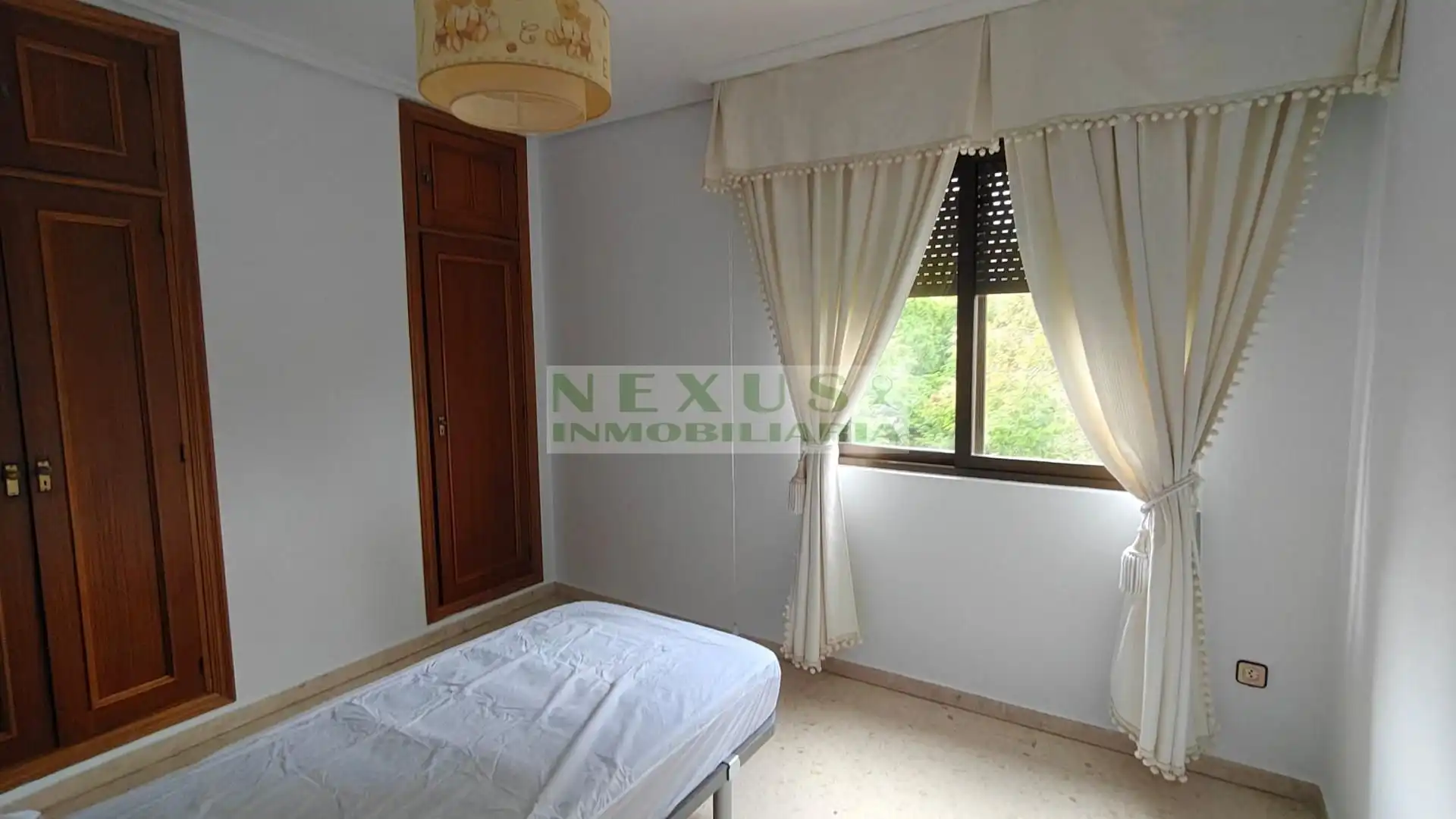 Dormitori de Apartament de lloguer en Cáceres amb Aire condicionat, Calefacció i Terrassa